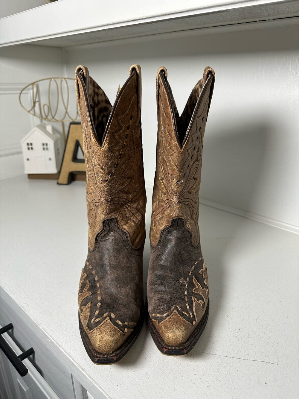 Laredo Cowboy Boots Womens 8M Brown Tan Leather Western Boots Distressed Cowgirl - Picture 2 of 8